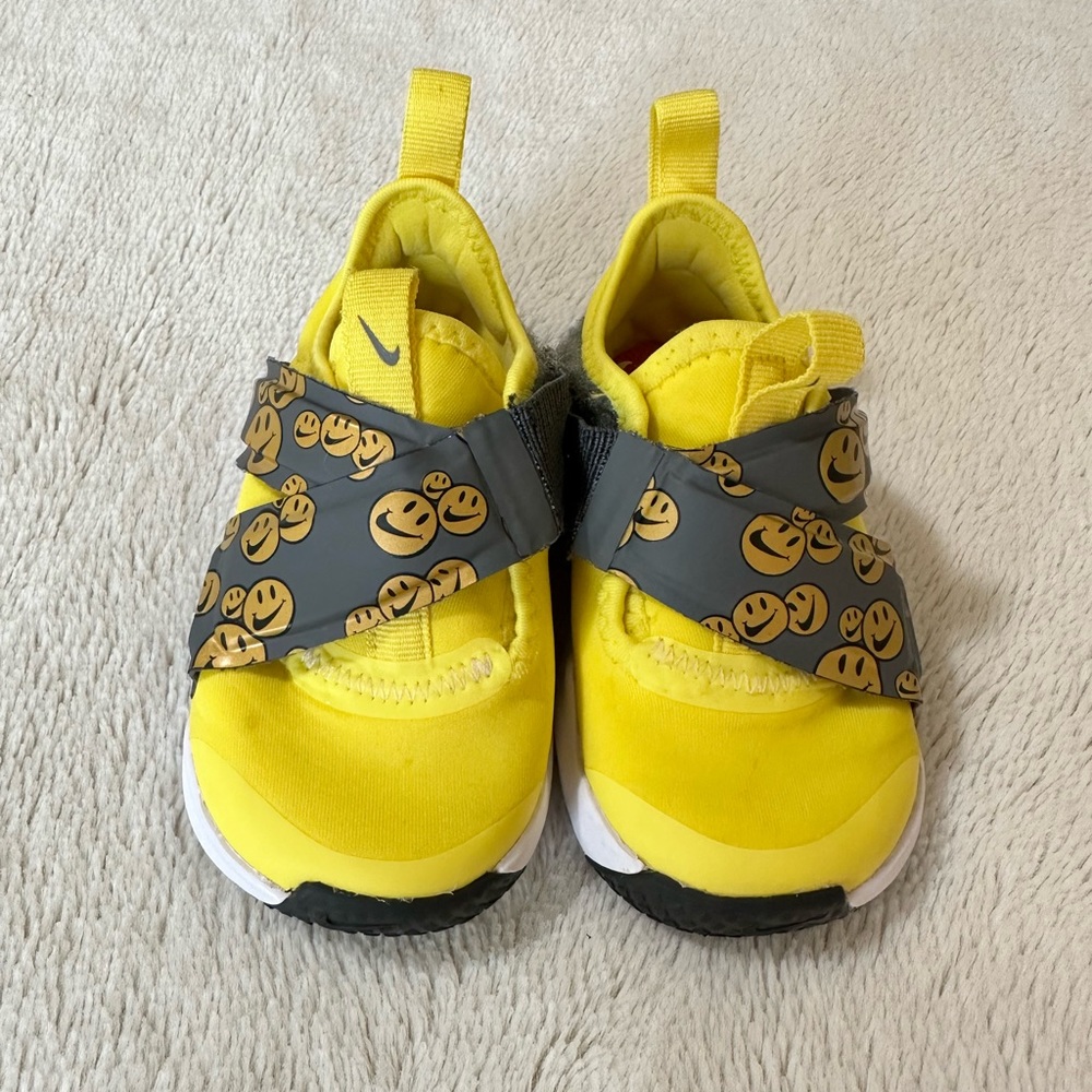 Toddler Nike 6C - Smiley